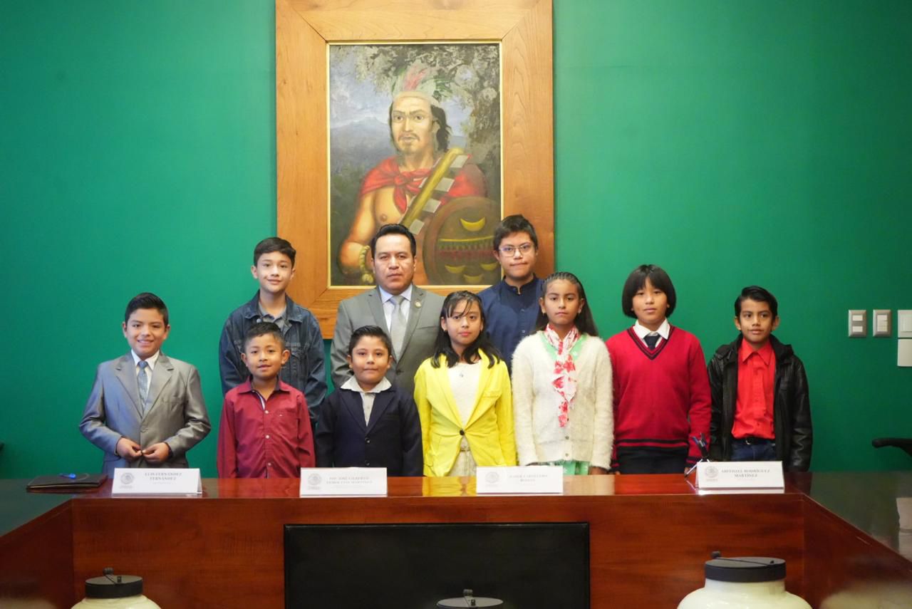 Reciben a niñas y niños presidentes por un día en el Congreso local